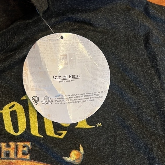 ⭐️ New Harry Potter Out of Print T-Shirt Book Themed Size Medium - Picture 4 of 7